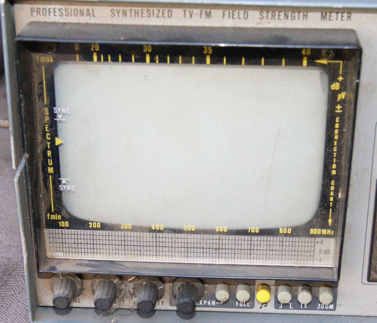 Vintage UNAOHM EP 742 B FM Field Strength Meter/ Spectrum Analyzer