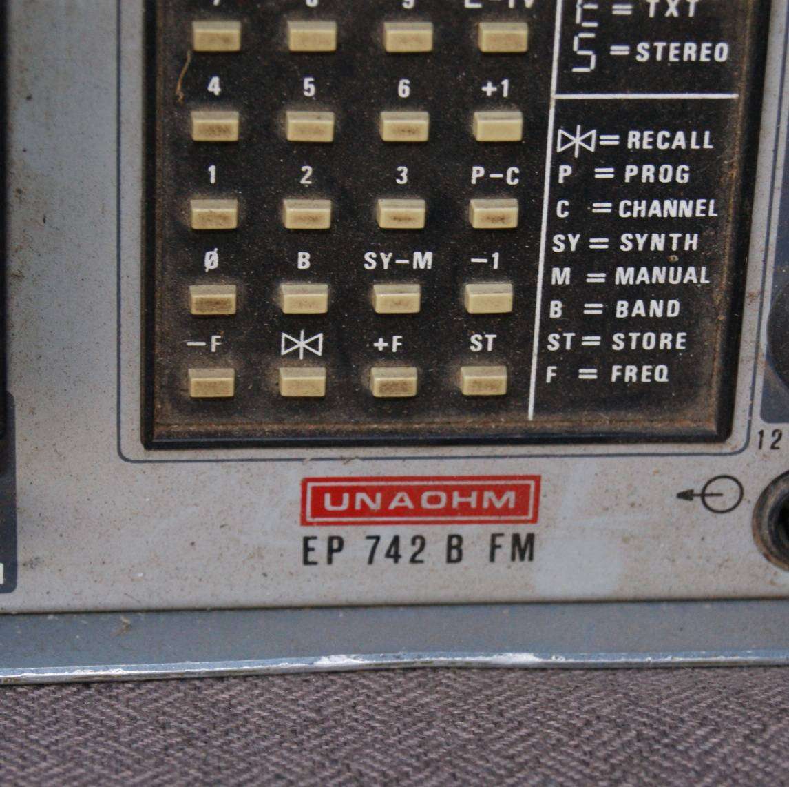 Vintage UNAOHM EP 742 B FM Field Strength Meter/ Spectrum Analyzer