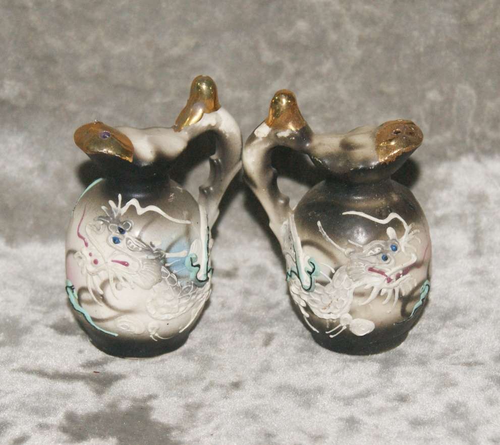 Vintage Satsuma style Japanese dragon salt and pepper set @@ CCRRAAZZYY R1 START