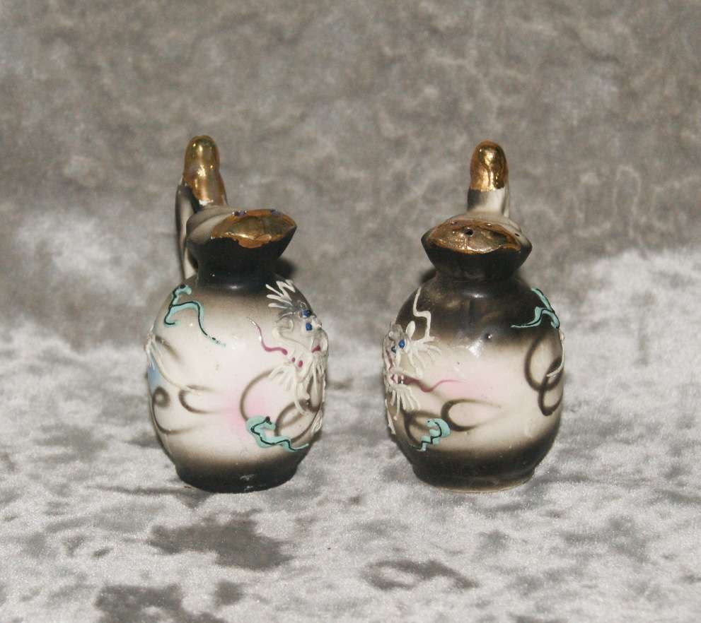 Vintage Satsuma style Japanese dragon salt and pepper set @@ CCRRAAZZYY R1 START