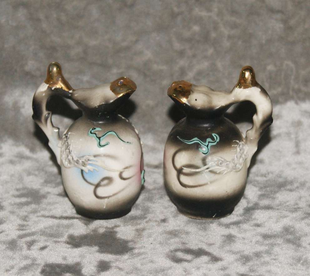 Vintage Satsuma style Japanese dragon salt and pepper set @@ CCRRAAZZYY R1 START