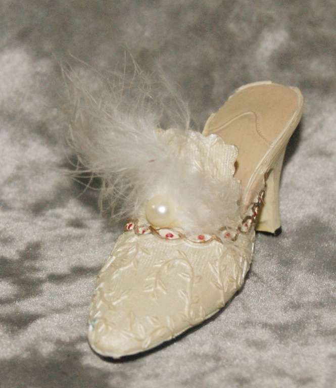 Vintage decorative high heel ornament @@ CCRRAAZZYY R1 START