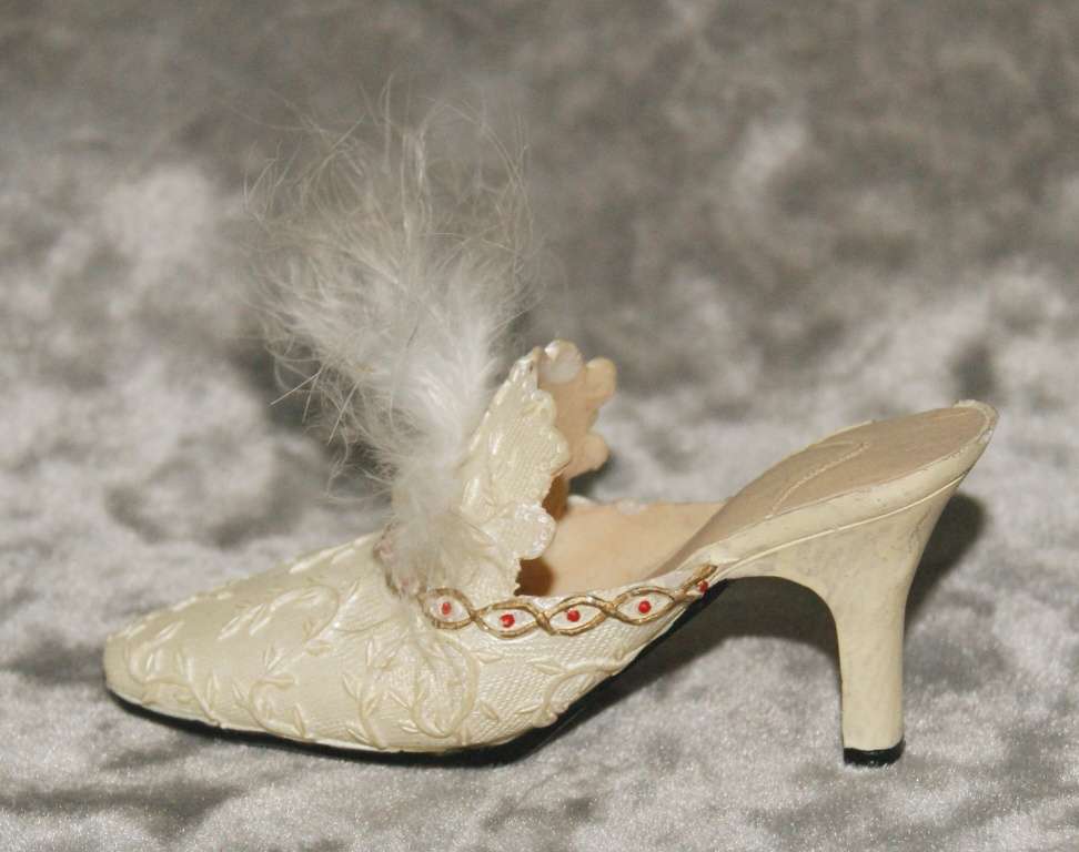 Vintage decorative high heel ornament @@ CCRRAAZZYY R1 START