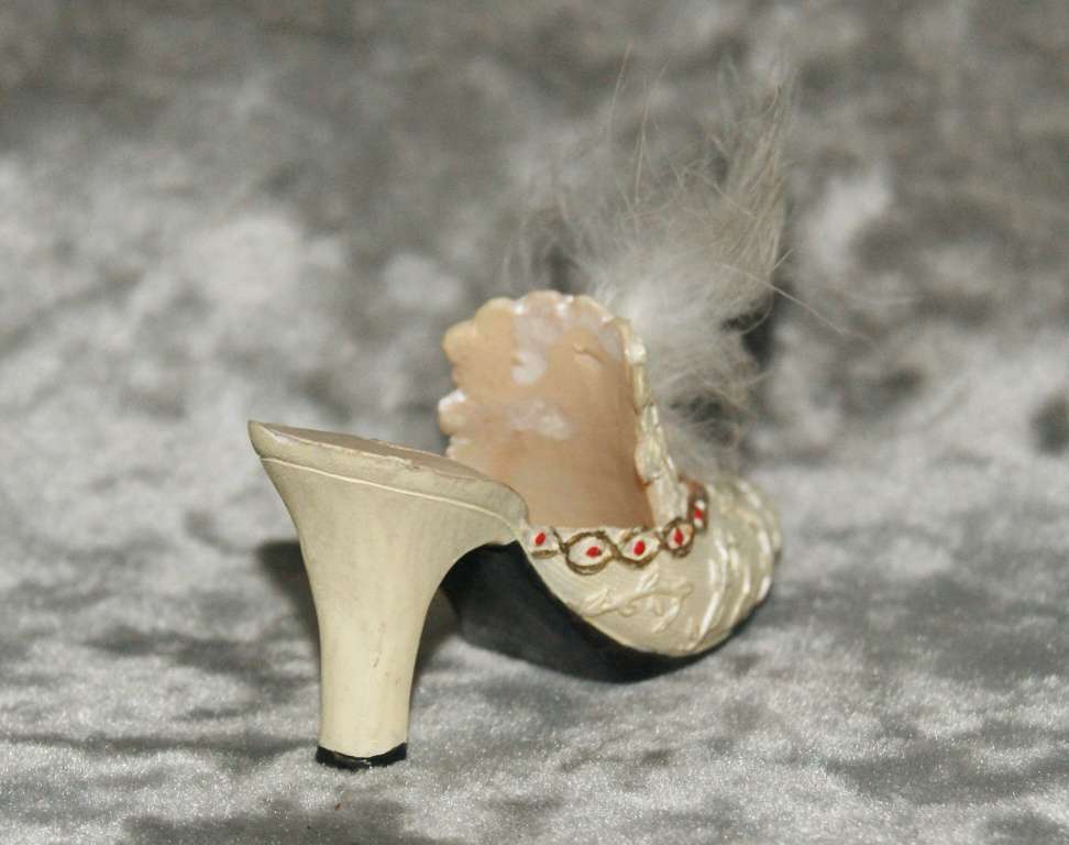 Vintage decorative high heel ornament @@ CCRRAAZZYY R1 START