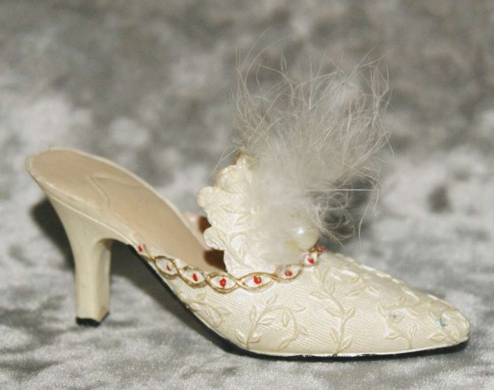 Vintage decorative high heel ornament @@ CCRRAAZZYY R1 START