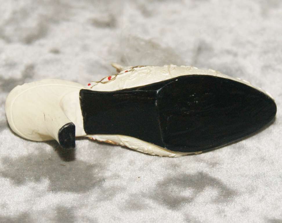 Vintage decorative high heel ornament @@ CCRRAAZZYY R1 START