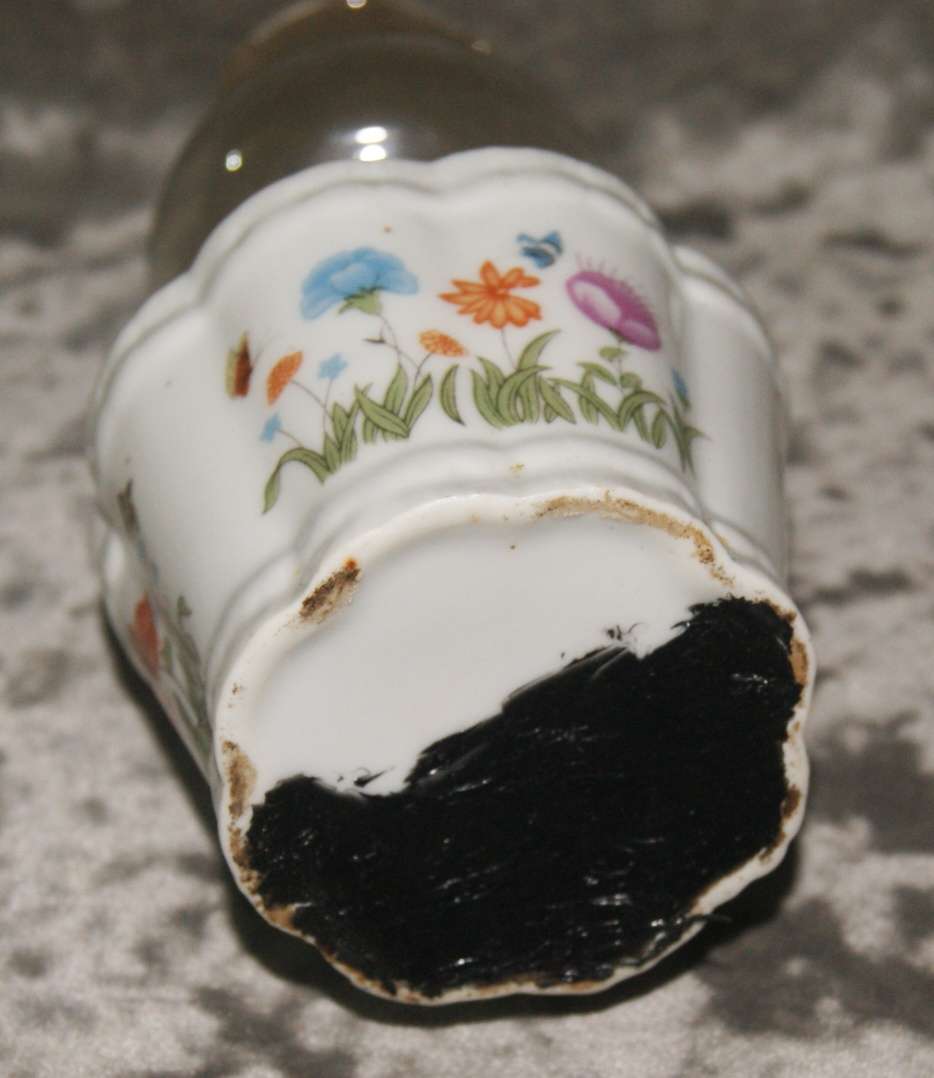 Vintage porcelain oil lamp