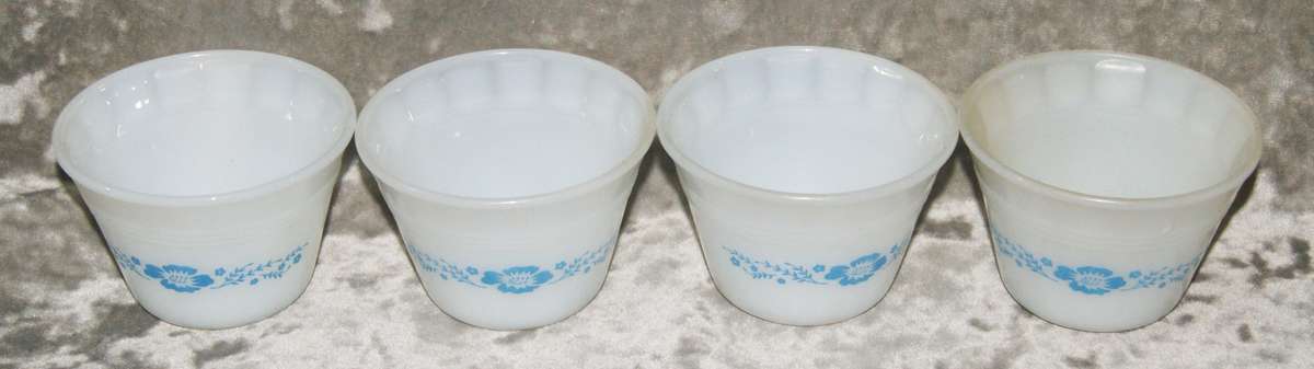 Vintage set of 4 Termocrisa milk glass custard bowls
