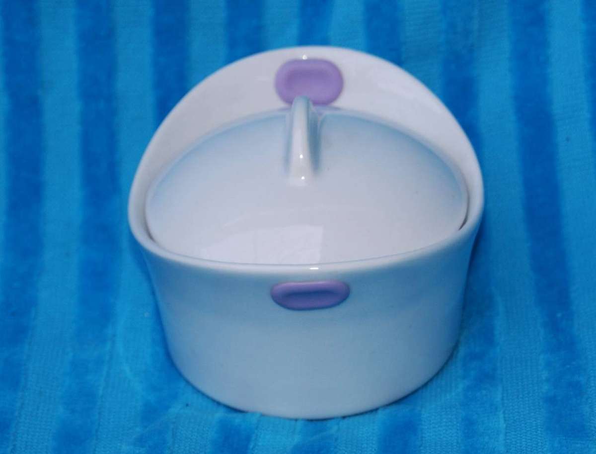 Porcelain Sauce Dish with Lid