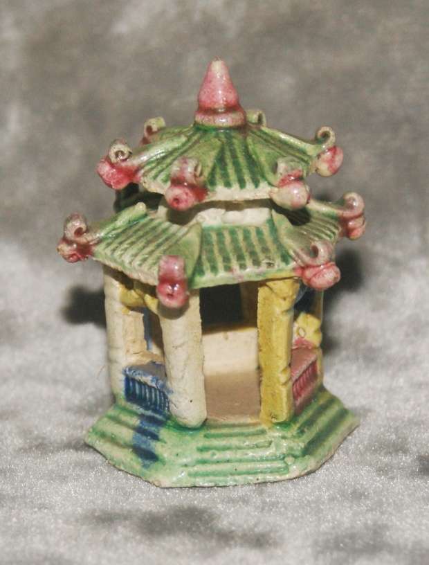 Vintage hand made stoneware oriental pagoda @@ CCRRAAZZYY R1 START
