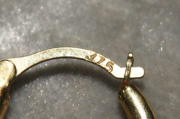 Pair of 9ct gold hoop earrings (1.5g) @@ CCRRAAZZYY R1 START