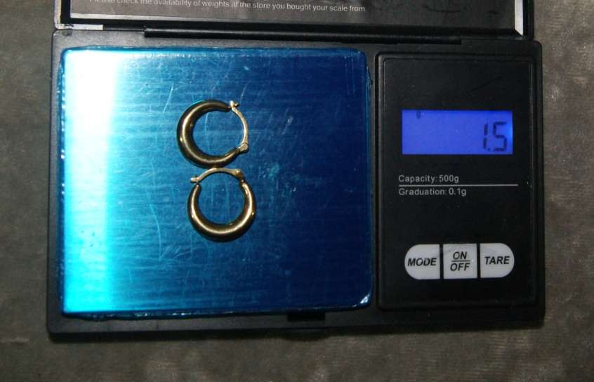 Pair of 9ct gold hoop earrings (1.5g) @@ CCRRAAZZYY R1 START