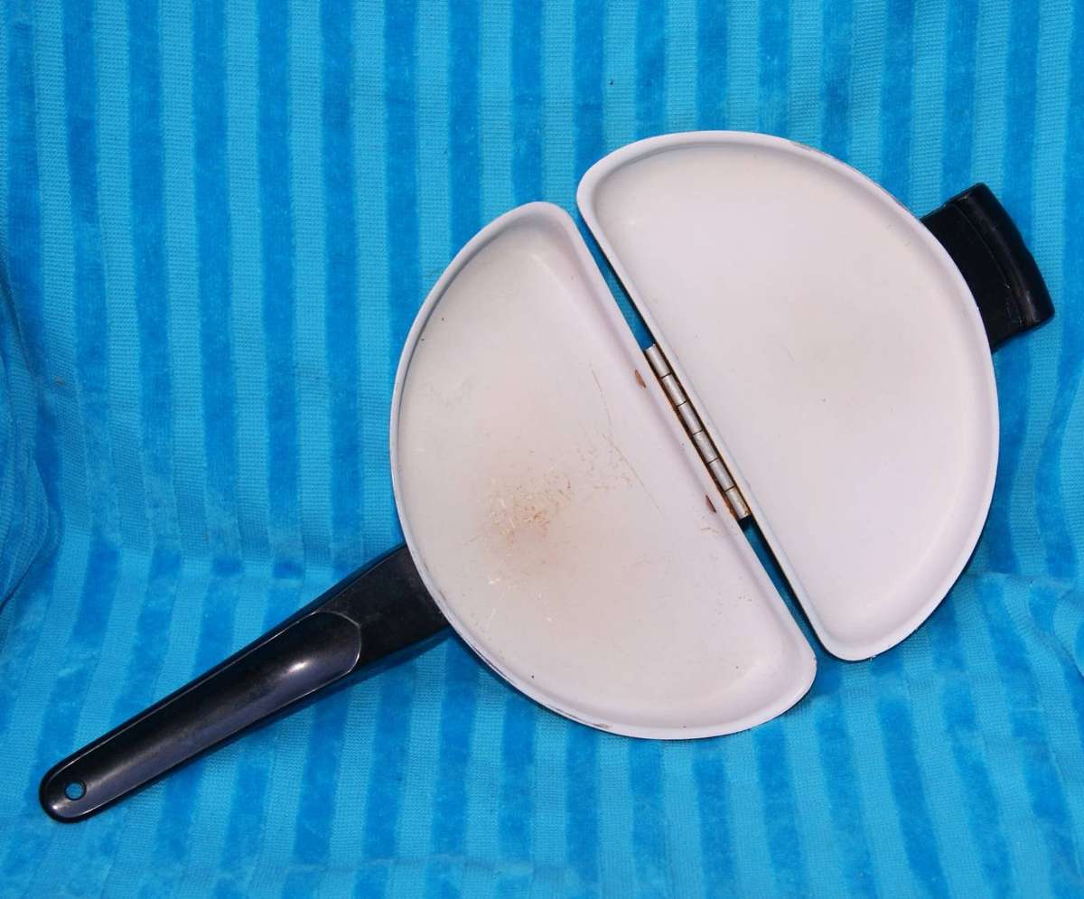 Vintage Mirro Easy Omelette Pan