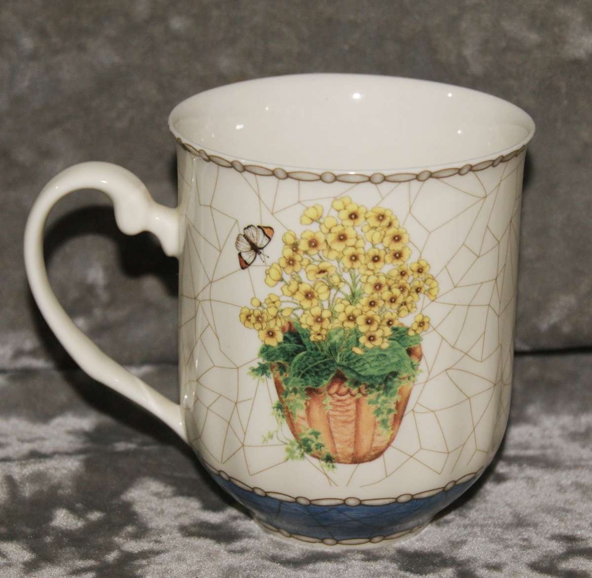 William James "Victoria's Garden" mug (2of3)