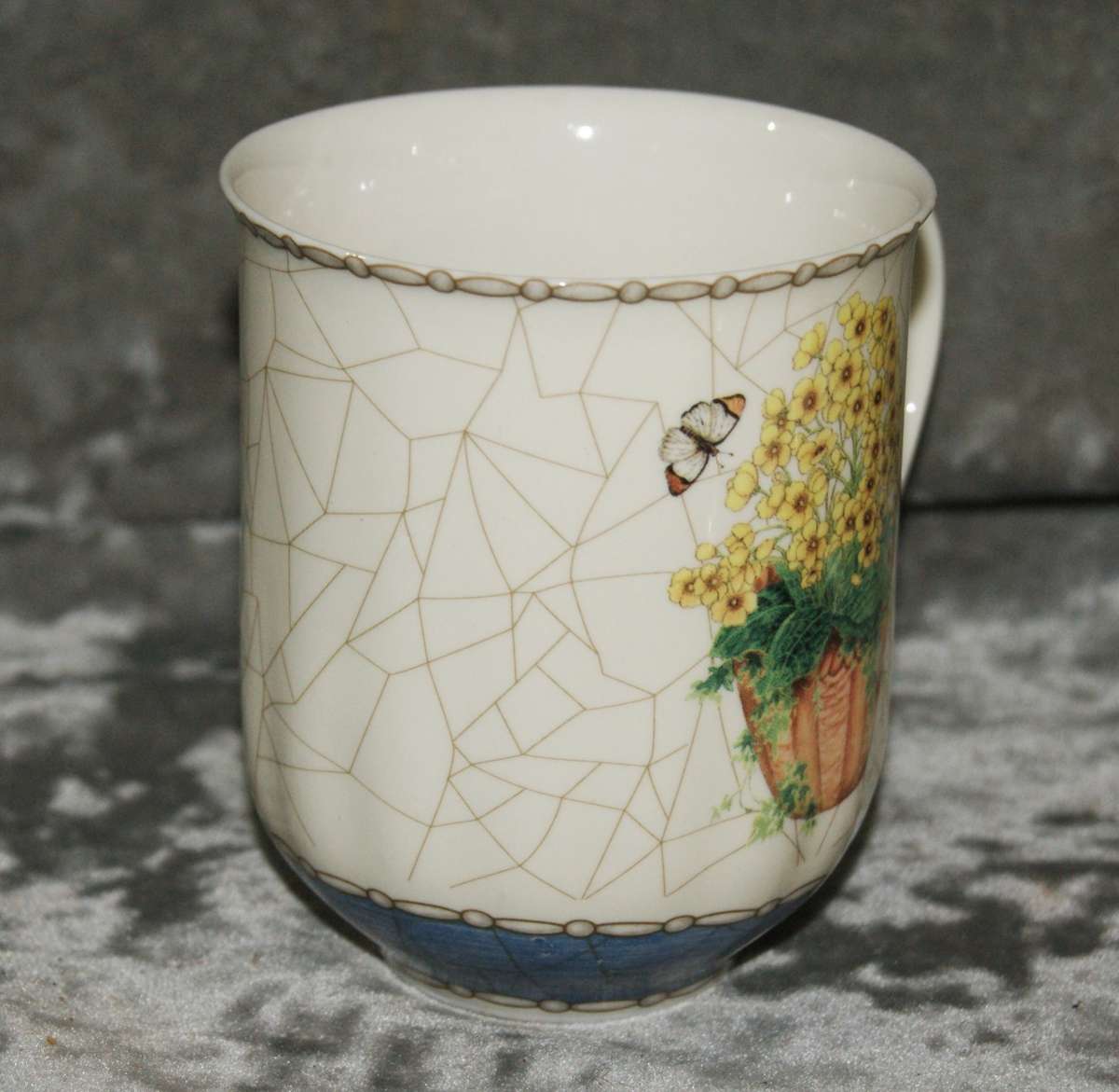 William James "Victoria's Garden" mug (2of3)