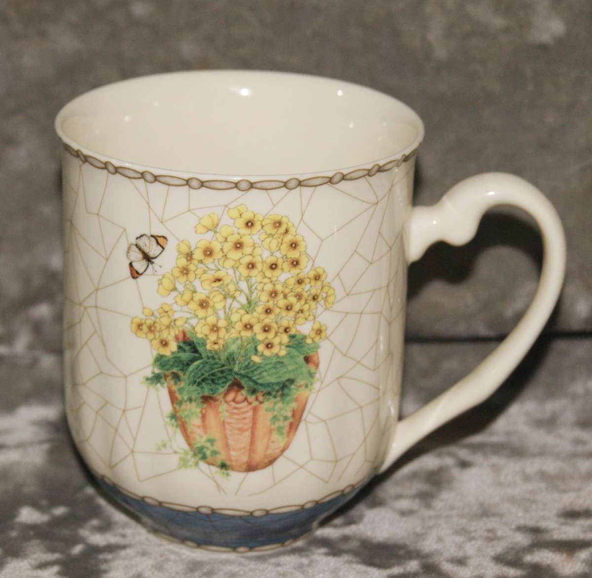 William James "Victoria's Garden" mug (3of3)