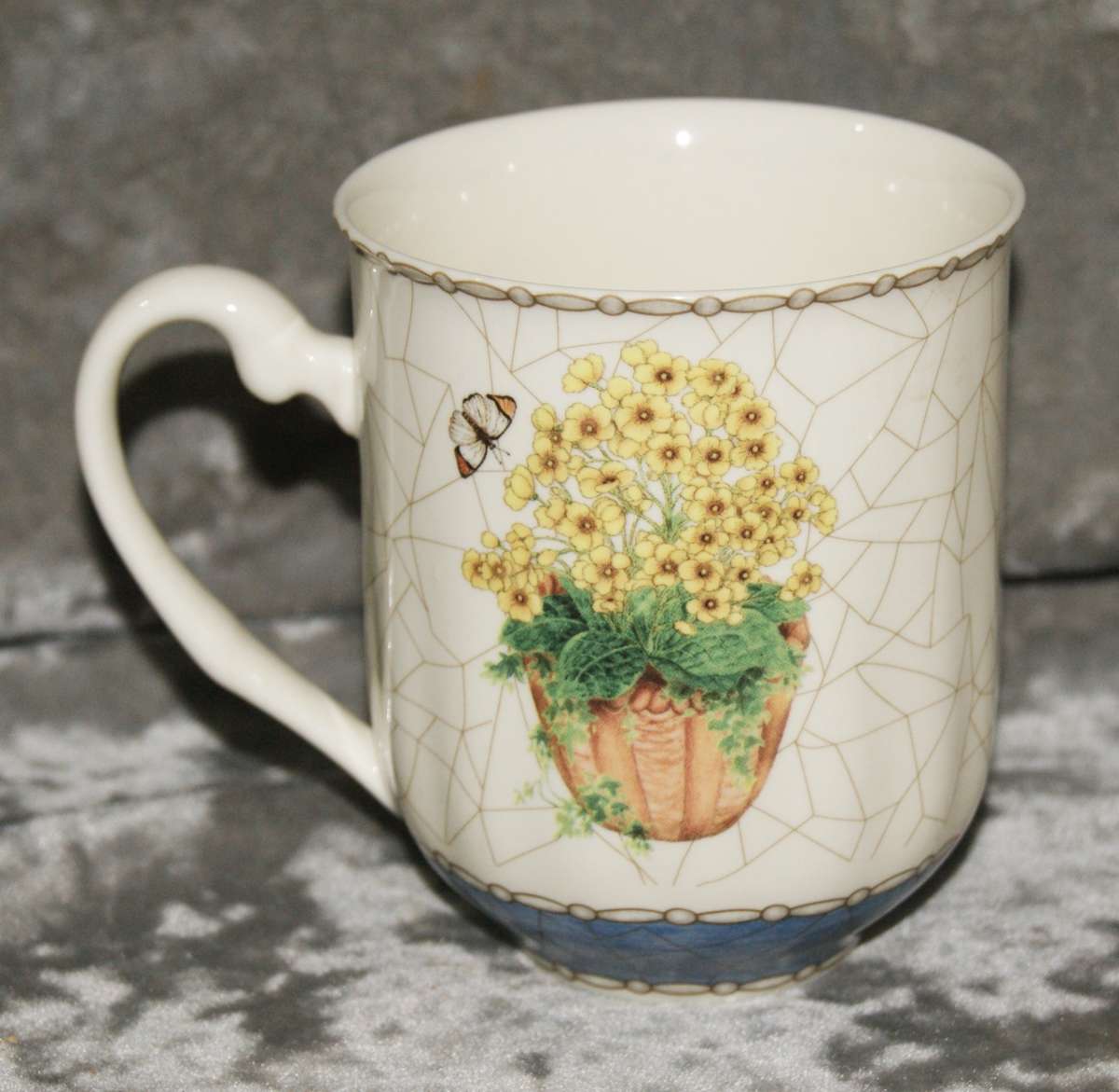 William James "Victoria's Garden" mug (3of3)