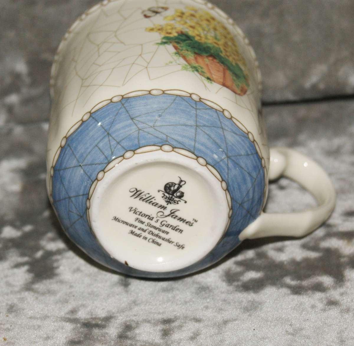 William James "Victoria's Garden" mug (3of3)