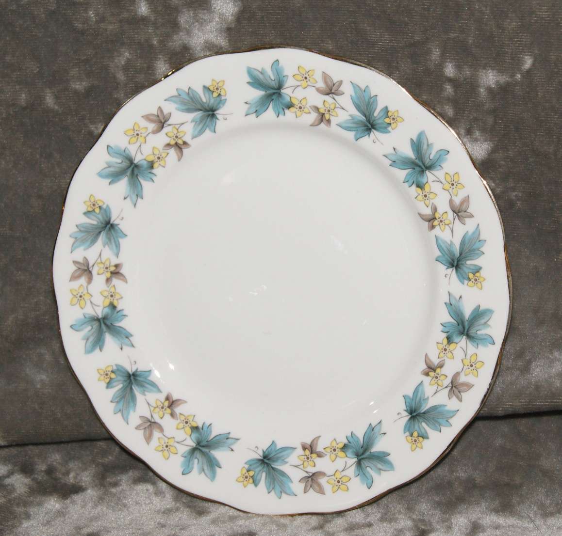 Queen Anne Blue Leaf side plate/ cake plate (3 of 5)