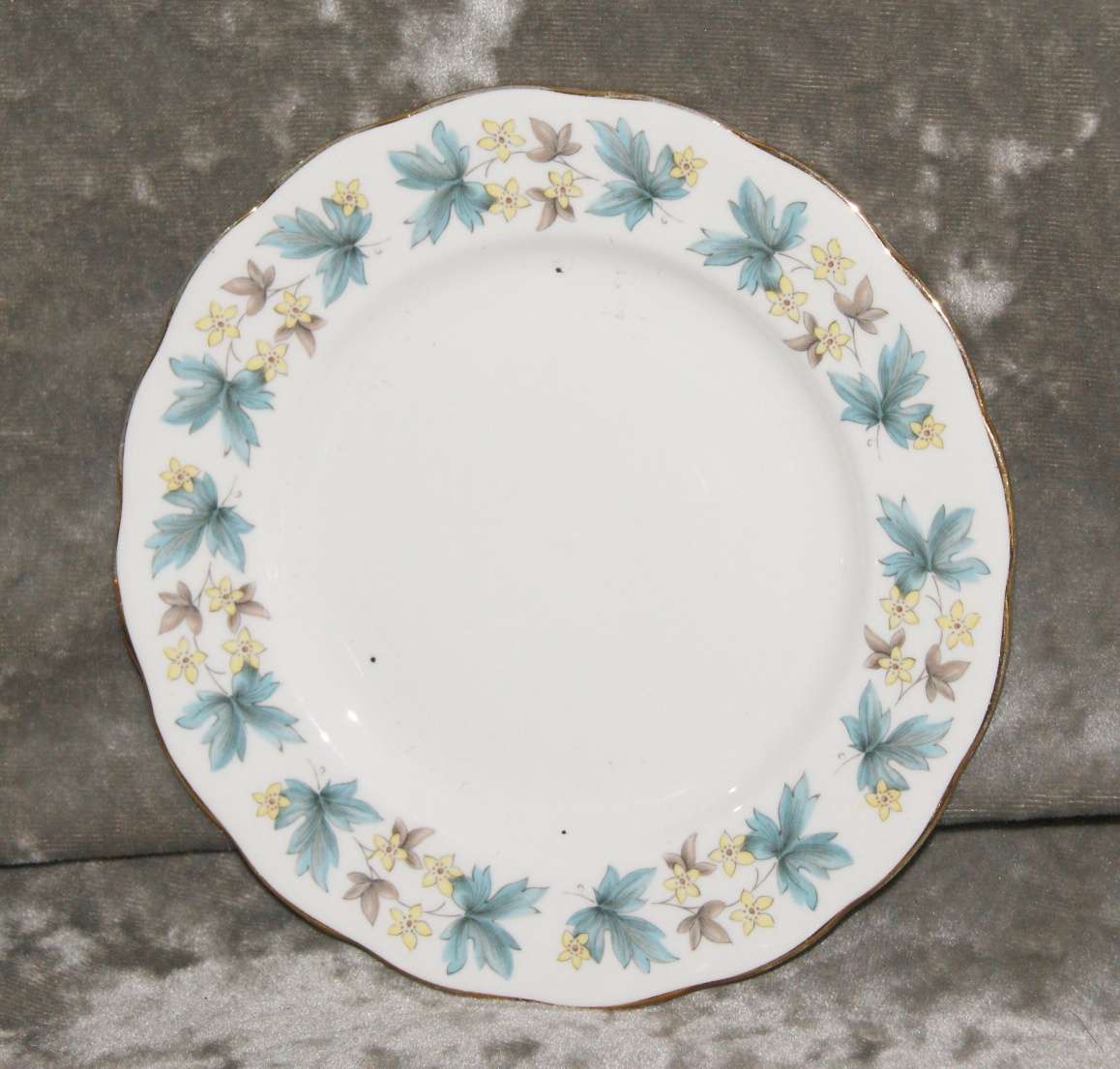 Queen Anne Blue Leaf side plate/ cake plate (5 of 5)