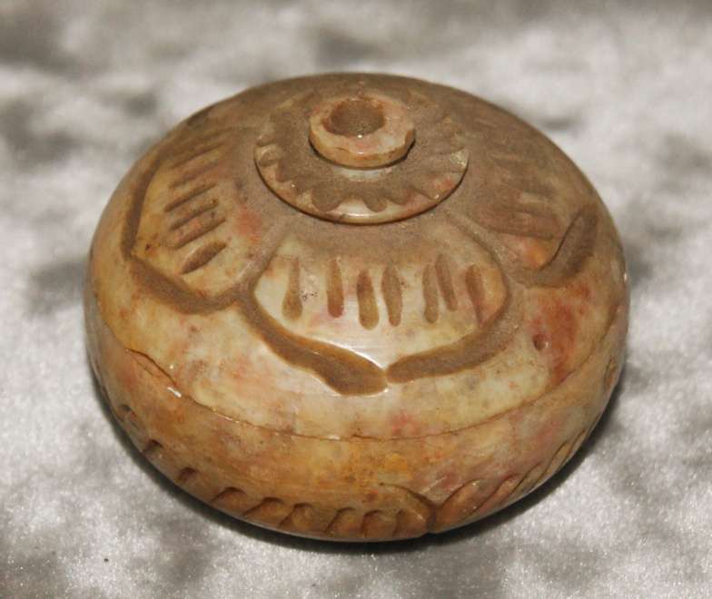Vintage hand carved soapstone trinket box @@ CCRRAAZZYY R1 START