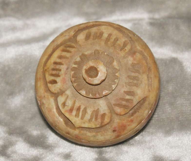 Vintage hand carved soapstone trinket box @@ CCRRAAZZYY R1 START