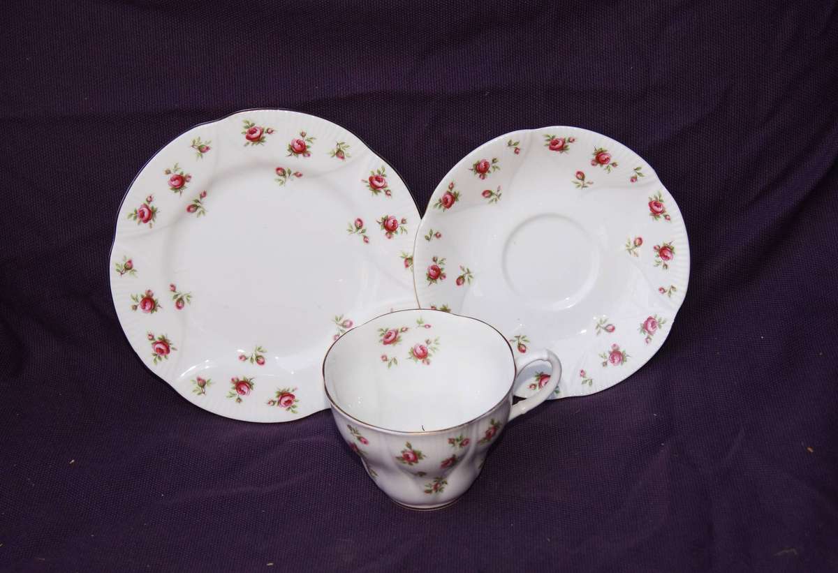 Royal Albert Rosalie Trio (2of5)