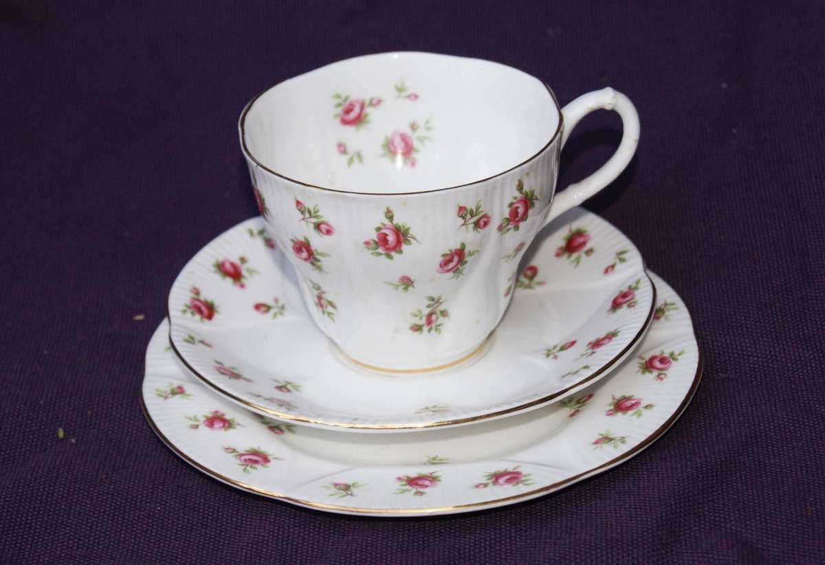 Royal Albert Rosalie Trio (3of5)