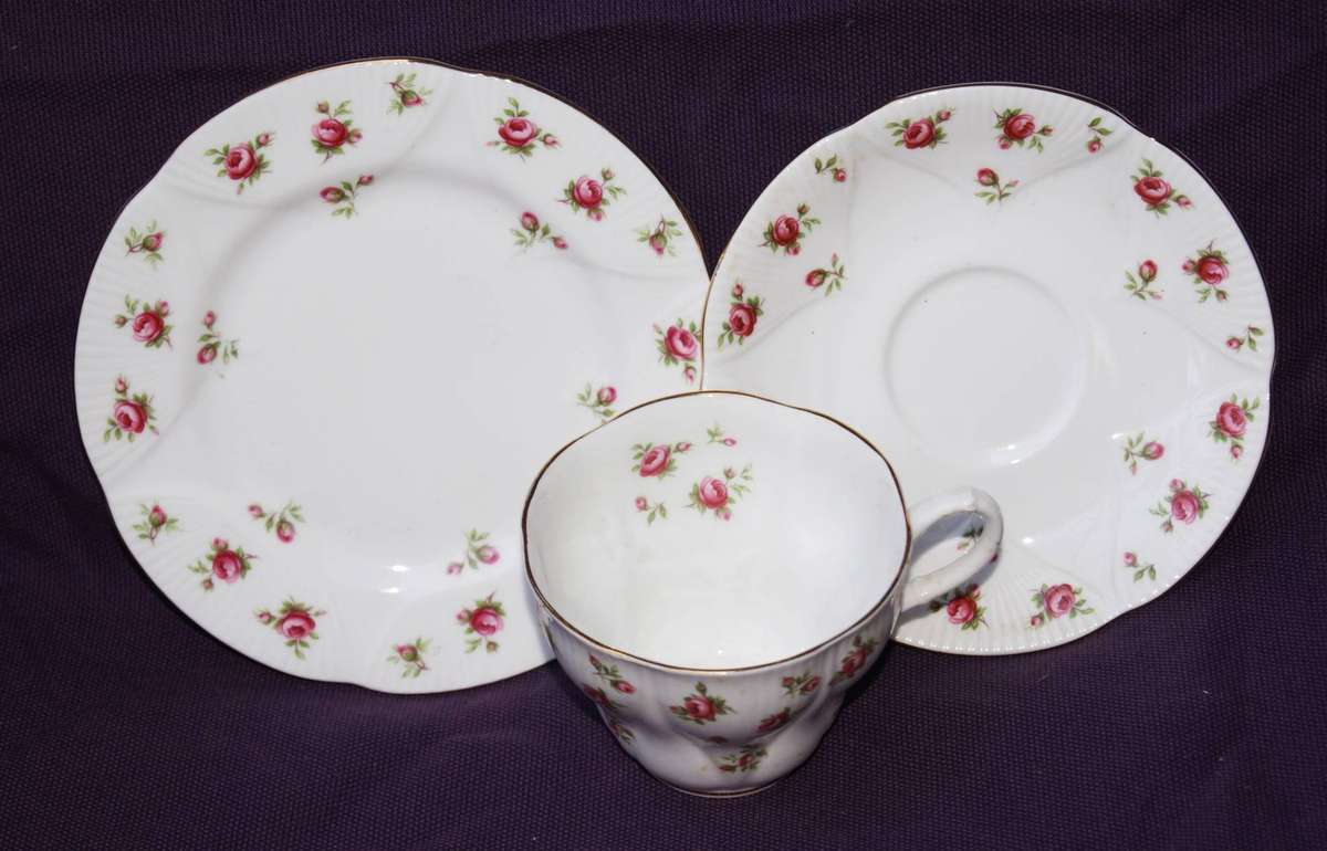 Royal Albert Rosalie Trio (3of5)