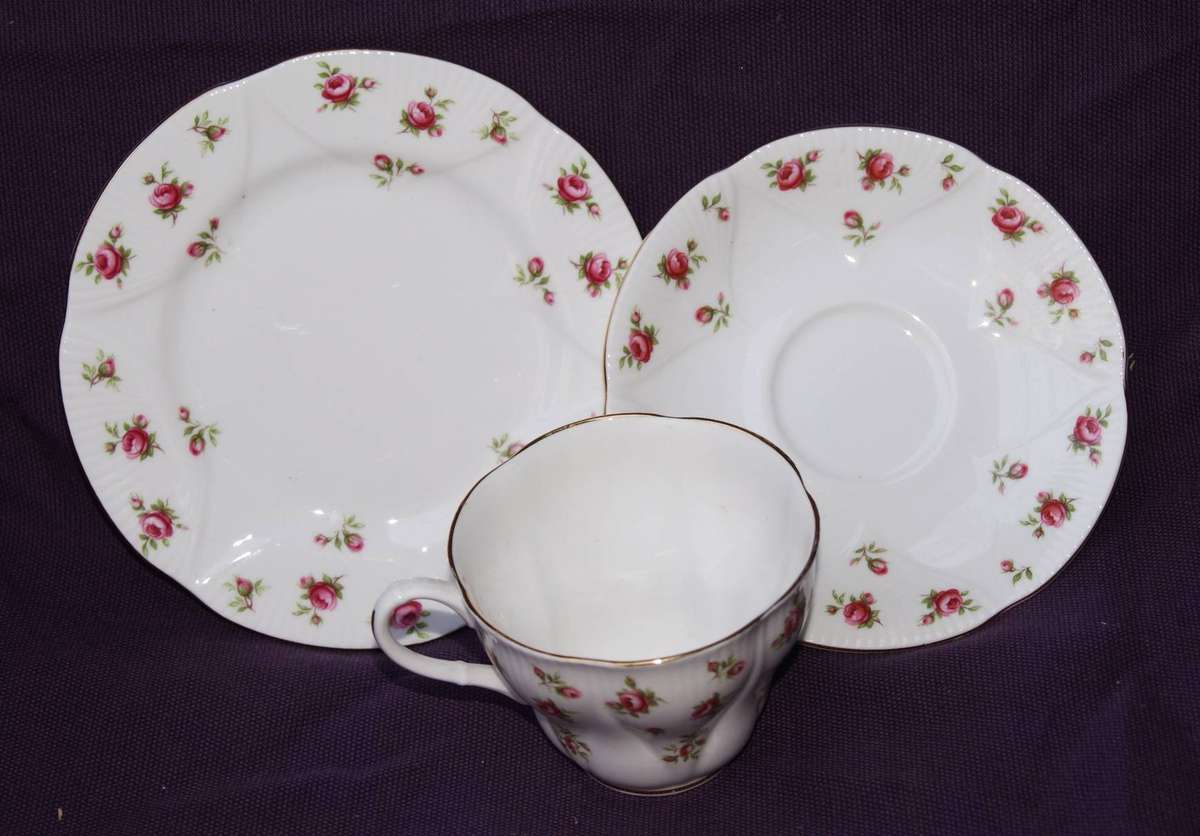 Royal Albert Rosalie Trio (4of5)