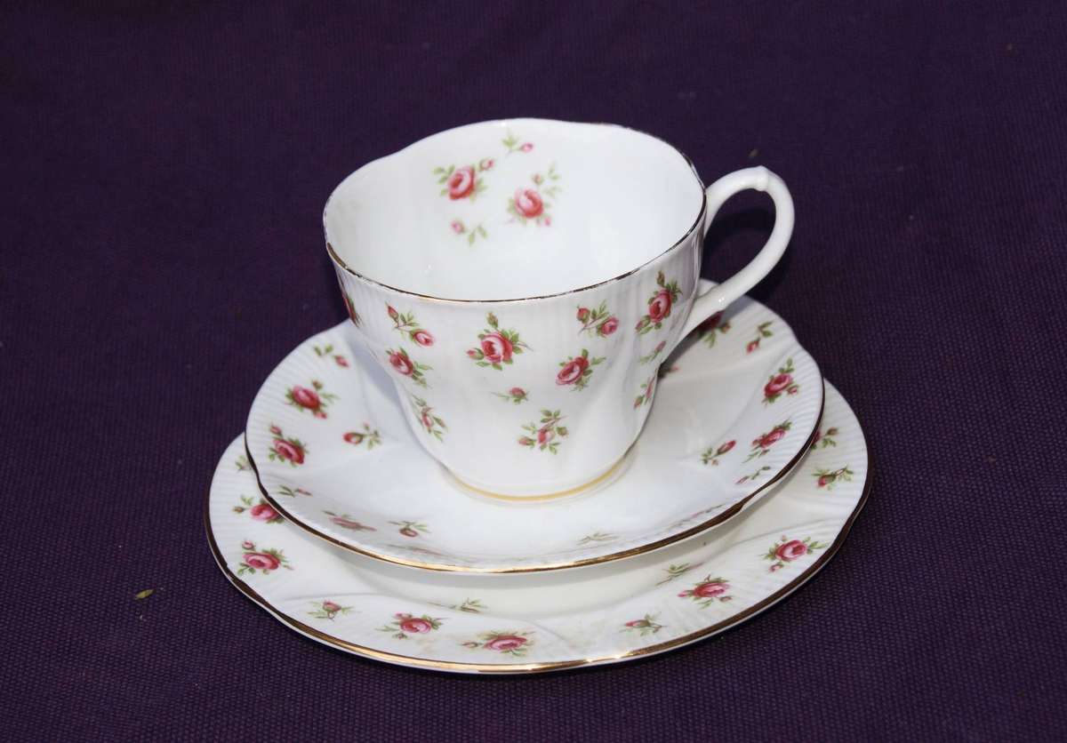 Royal Albert Rosalie Trio (5of5)