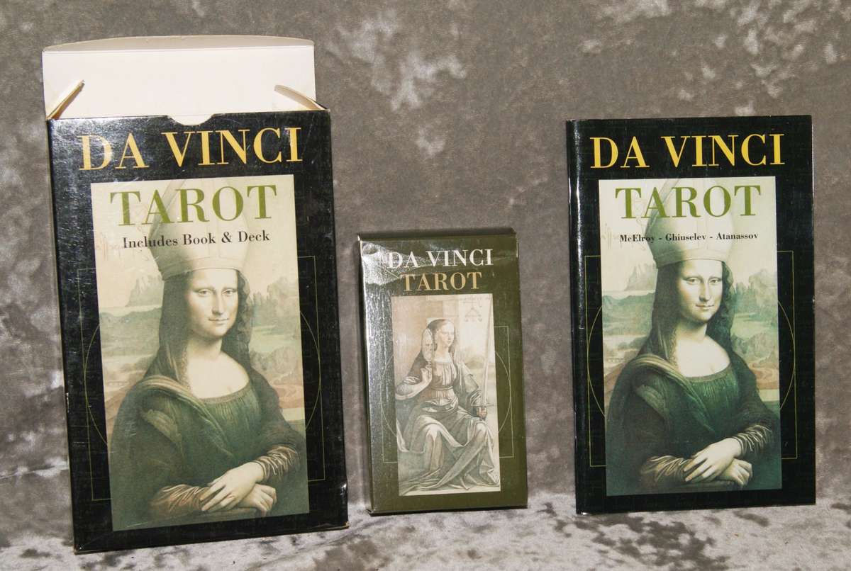 Da Vinci Tarot book and deck set