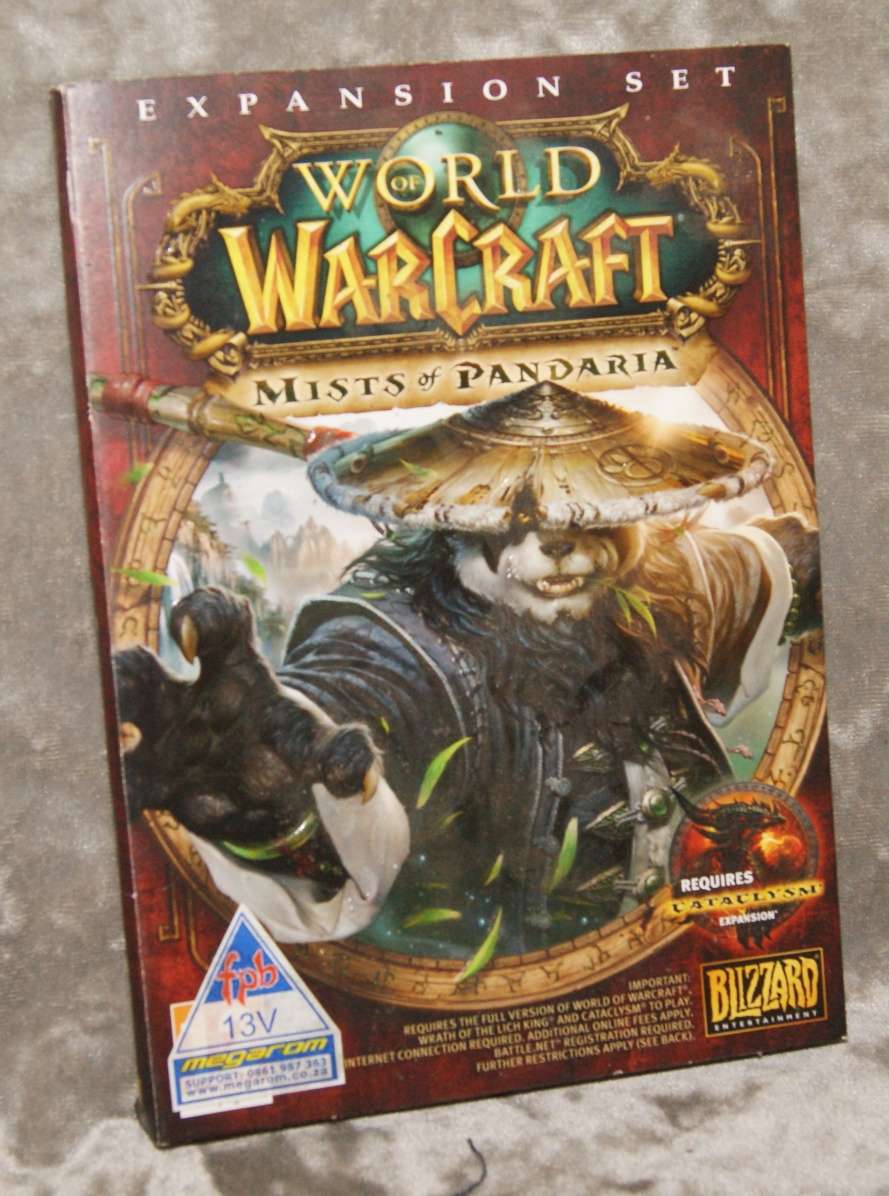 World of Warcraft Expansion Pack and WoW Number 7 Comic Book