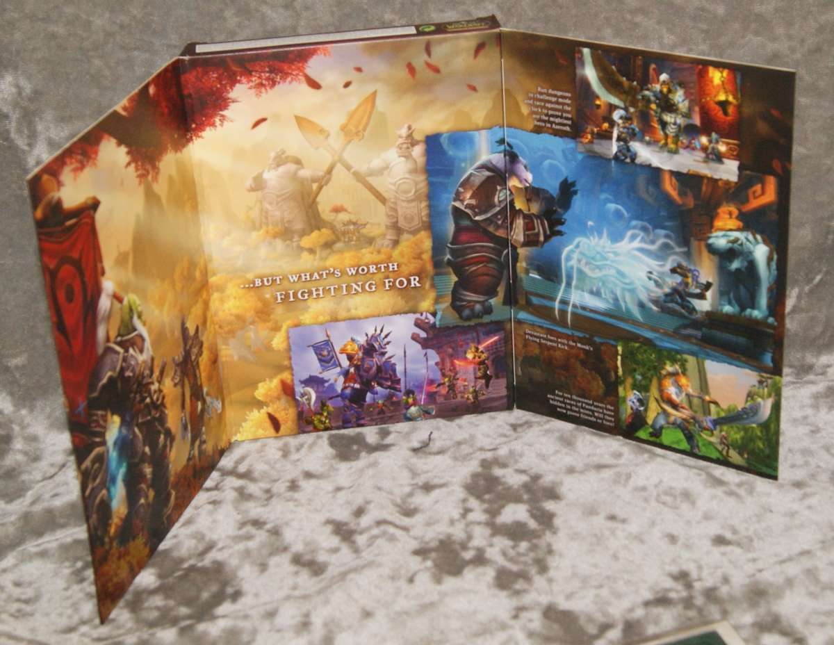 World of Warcraft Expansion Pack and WoW Number 7 Comic Book