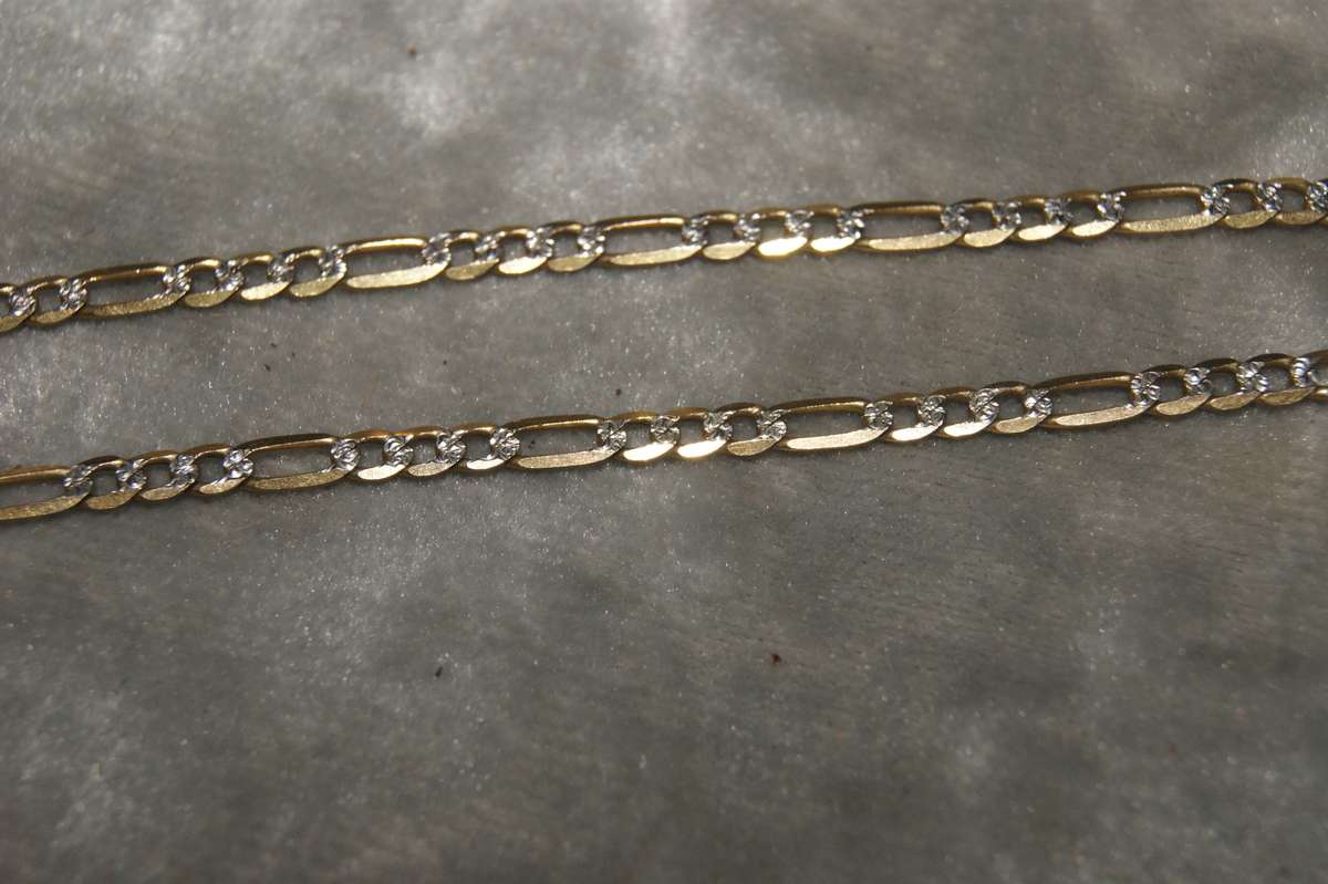 9ct Gold necklace (5.4g)