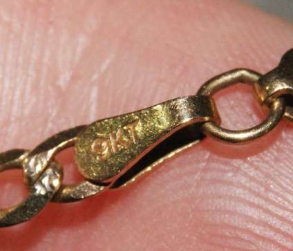 9ct Gold necklace (5.4g)