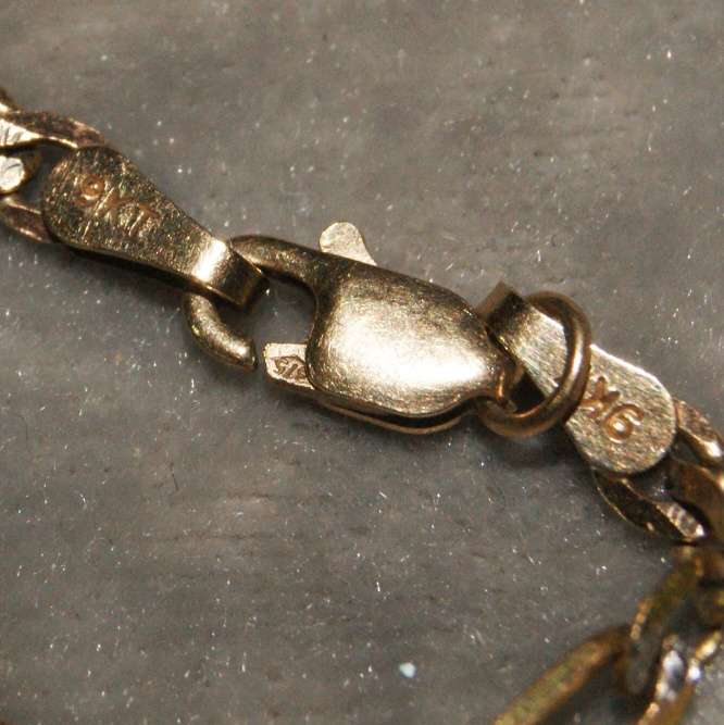 9ct Gold necklace (5.4g)