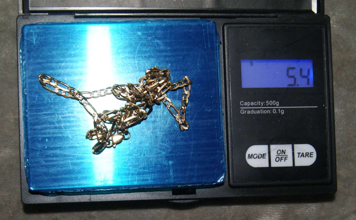 9ct Gold necklace (5.4g)