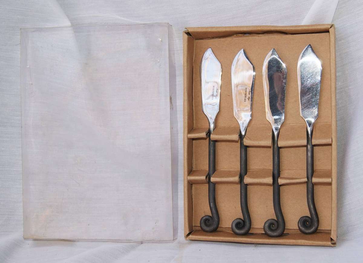 Set of 4 "New Age" by Eetrite Fish Knives in Original Box