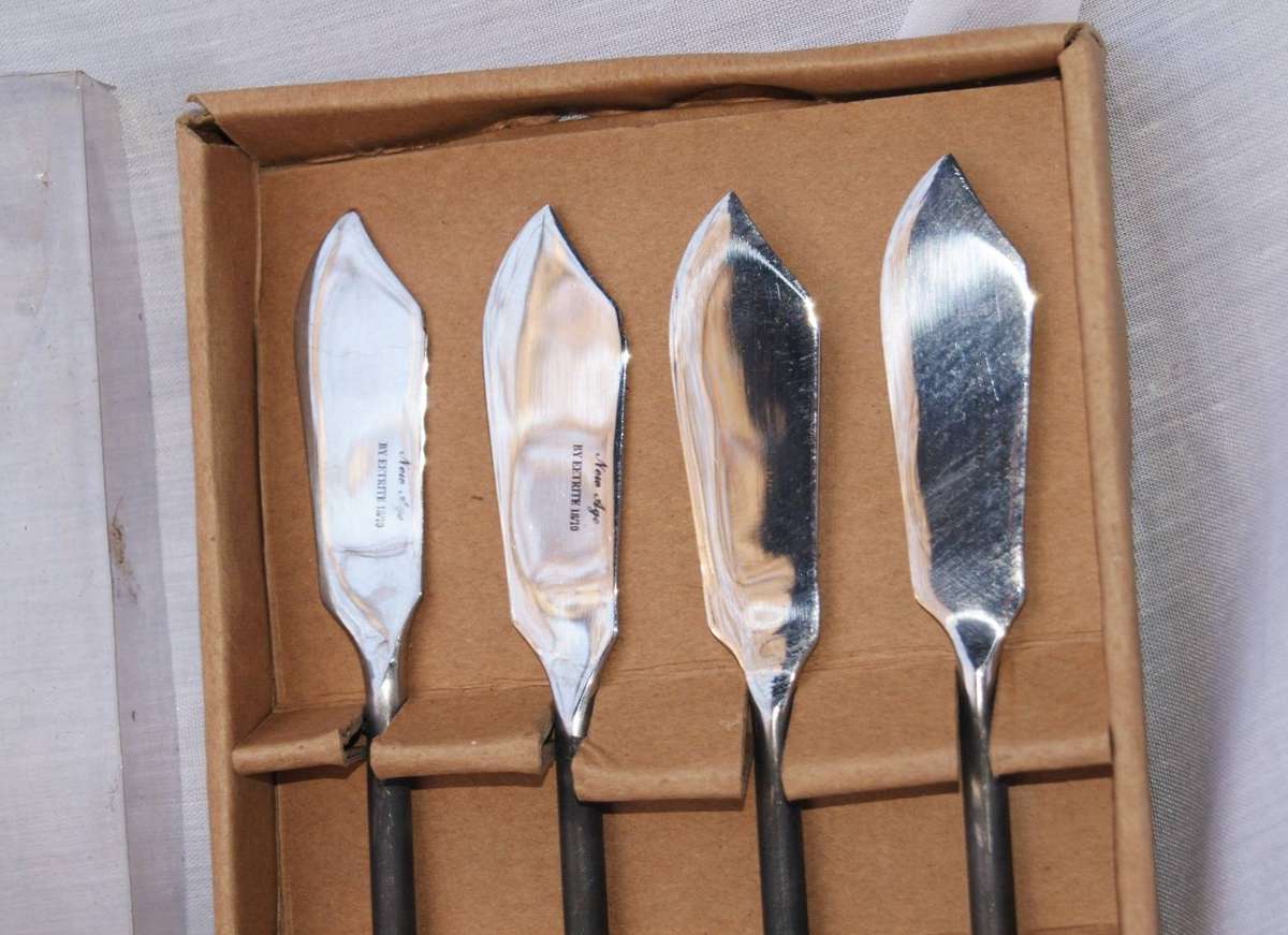 Set of 4 "New Age" by Eetrite Fish Knives in Original Box