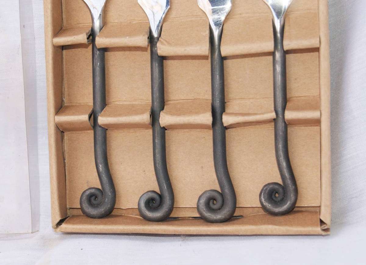 Set of 4 "New Age" by Eetrite Fish Knives in Original Box