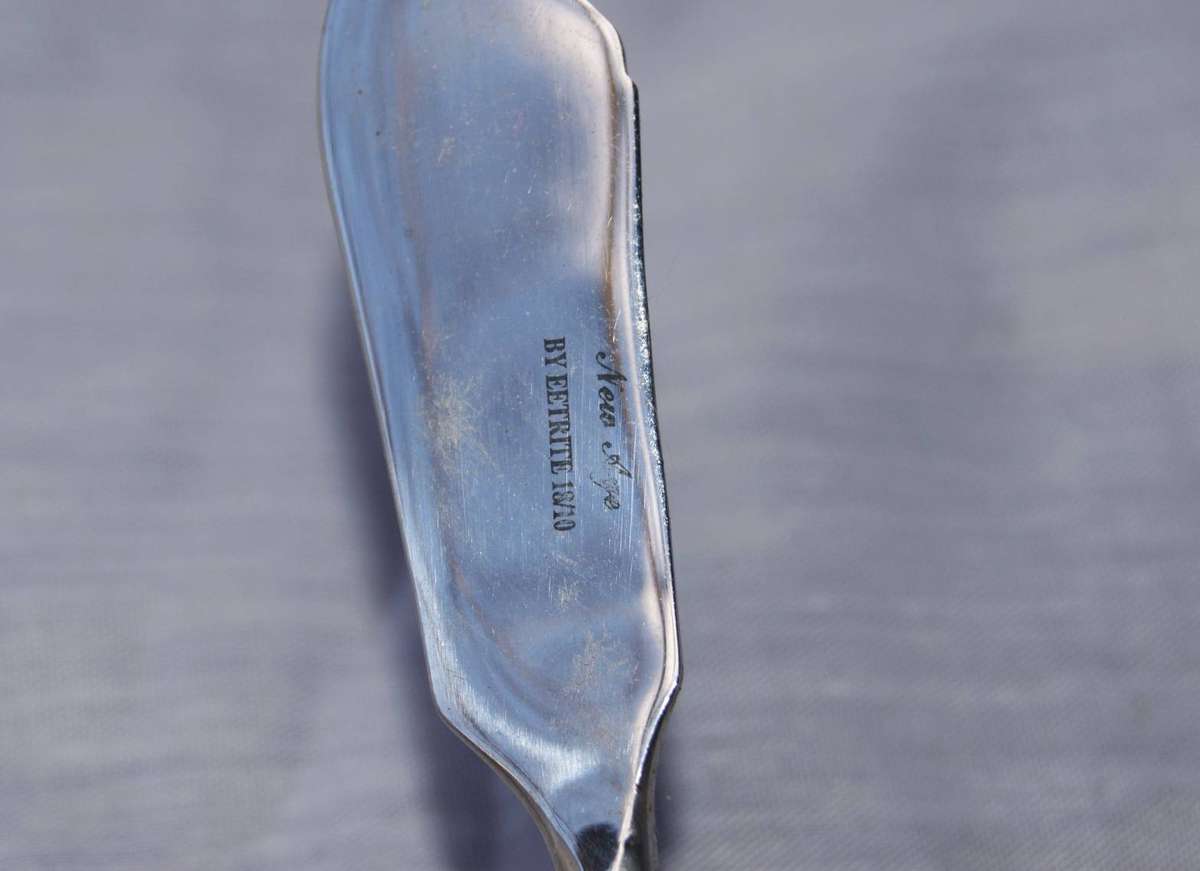 Set of 4 "New Age" by Eetrite Fish Knives in Original Box