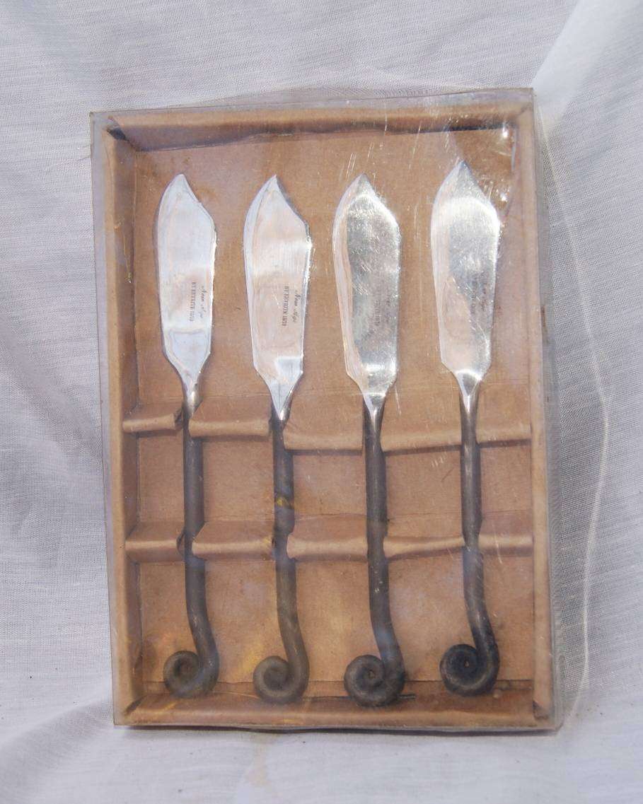 Set of 4 "New Age" by Eetrite Fish Knives in Original Box