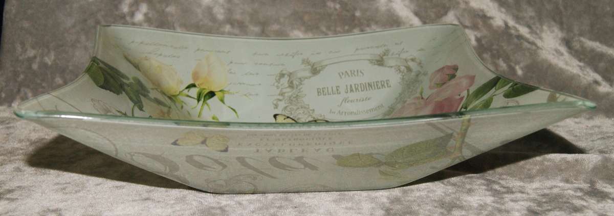 Stunning vintage glass fruit bowl @ R1 start