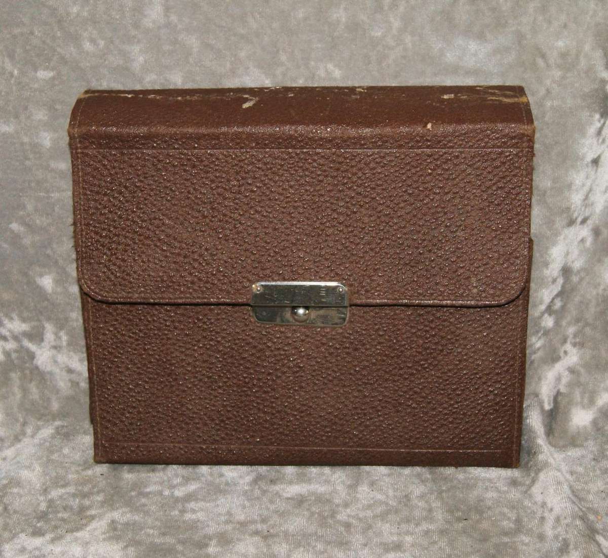 Vintage traveling vanity/ grooming kit @ Crazy R1 start