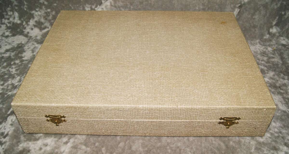 Vintage 51 piece part harlequin set in box @ crazy R1 start