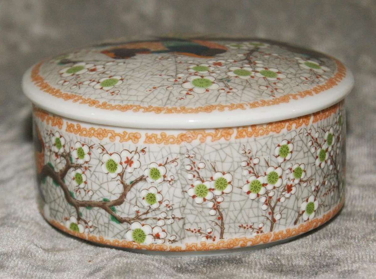 Vintage Japanese style "Bird of Paradise" trinket box @ crazy R1 start