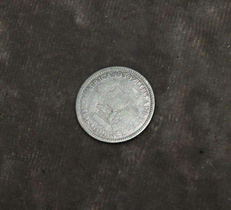1930 Union of South Africa 6d (six Pence) 80% silver @ crazy R1 start