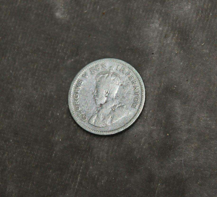 1936 Union of South Africa 6d (six Pence) 80% silver @ crazy R1 start