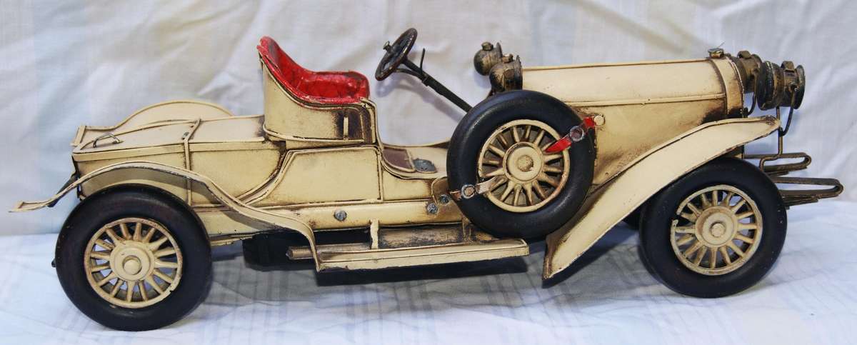 Vintage tin car @ crazy R1 start